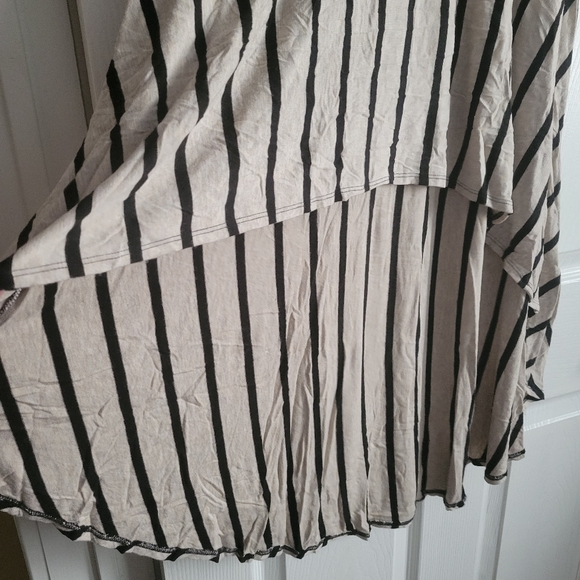 Asymmetrical Skirt - Picture 2 of 8